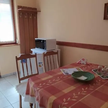 Barbara Apartmanhaz Кехидакустани