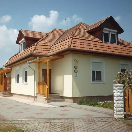 Barbara Apartmanhaz Apartament Kehidakustány