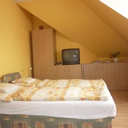 Barbara Apartmanhaz Кехидакустани