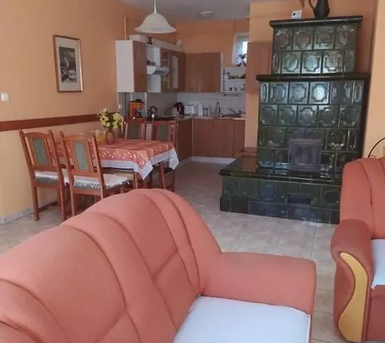 Barbara Apartmanhaz Lejlighed Kehidakustány