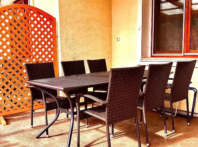 Barbara Apartmanhaz דירה *