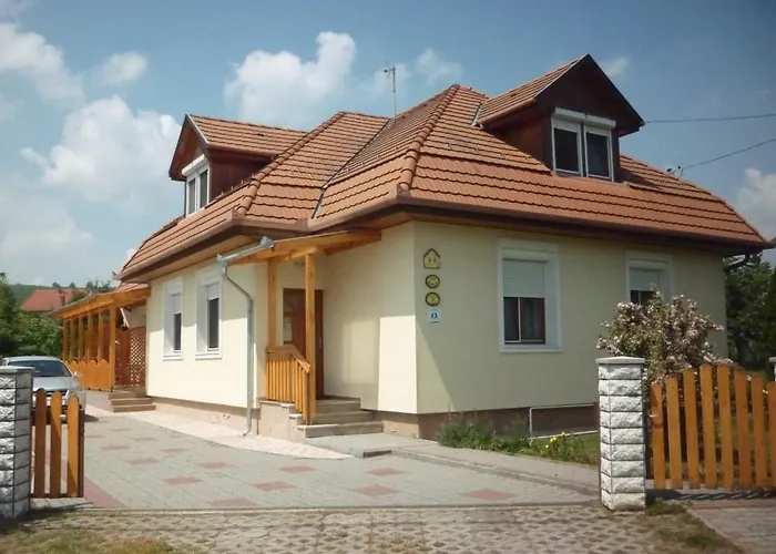 Barbara Apartmanhaz Lejlighed Kehidakustány